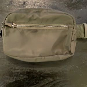 NWOT WILD FABLE BELT BAG